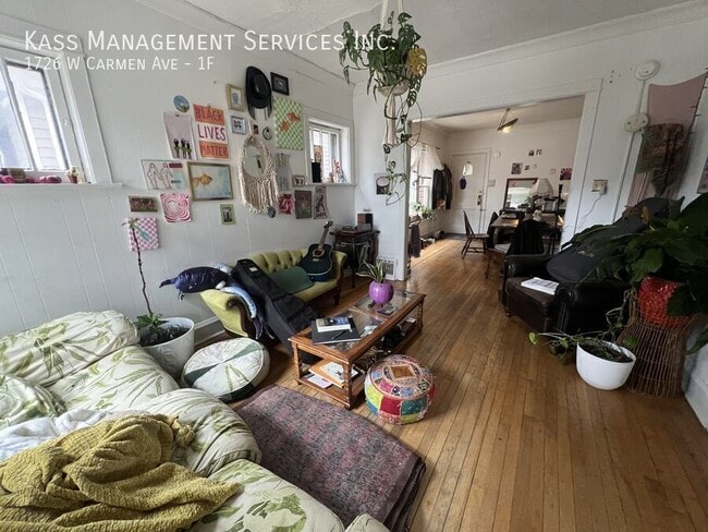 Foto del edificio - 1726 W Carmen Ave