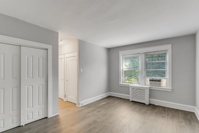 Building Photo - 7057 Cresheim Rd