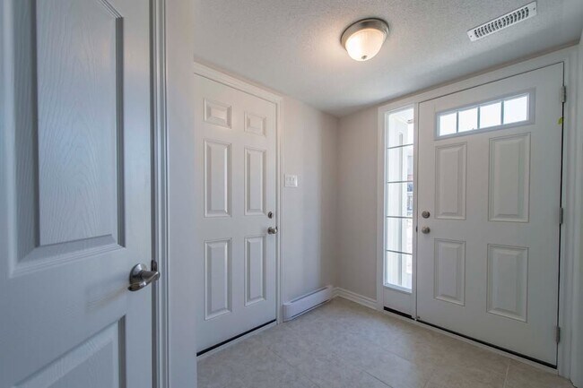 Photo du bâtiment - 82 Feathertop Ln