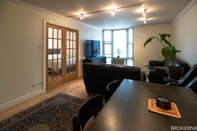 Living Room - 1340 N Dearborn St