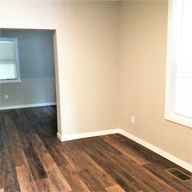 Building Photo - $995 | 1 Bedroom, 1 Bathroom STUDIO Apartm...