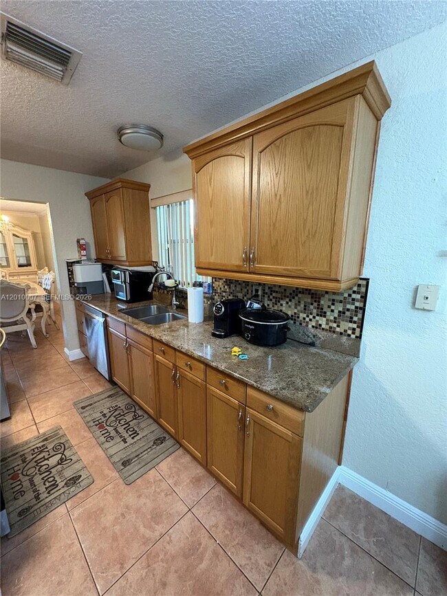 Foto del edificio - 8905 NW 38th Dr