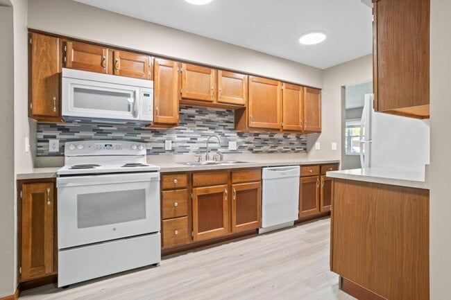 Building Photo - 3477 Redbud Dr