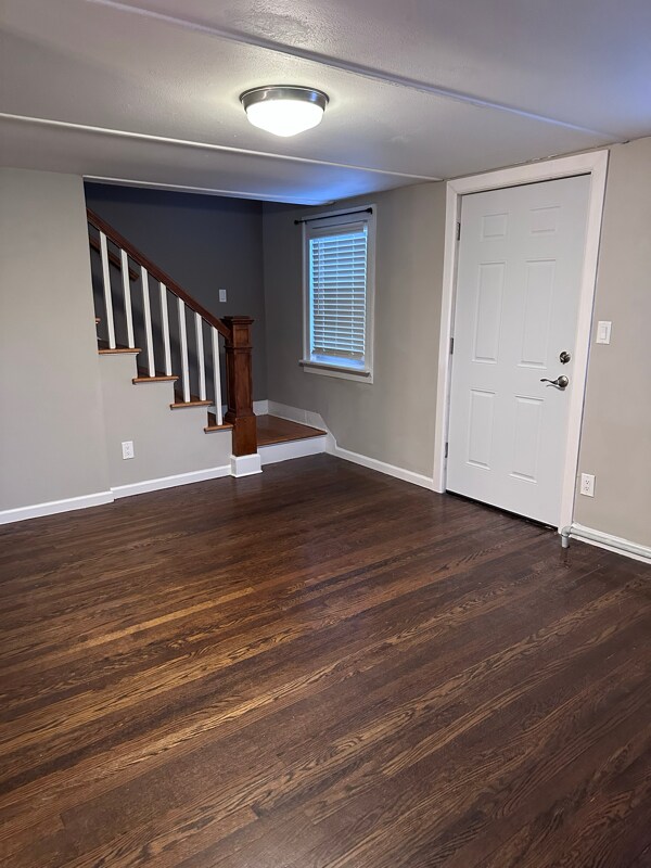 Building Photo - 395 Old Waterbury Rd