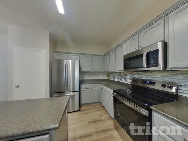 Building Photo - 3812 S 54th Glen