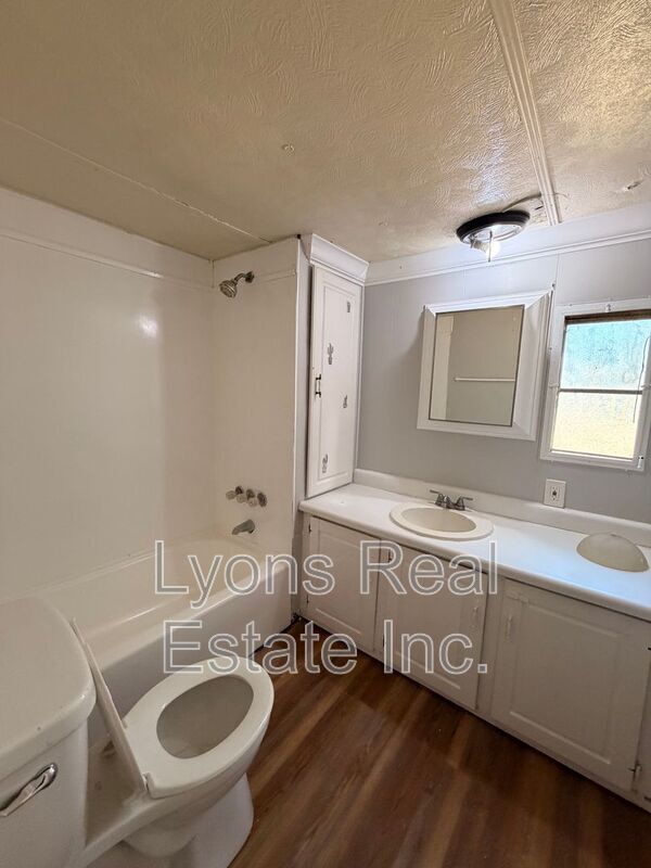 Building Photo - 8028 Breeze Dr