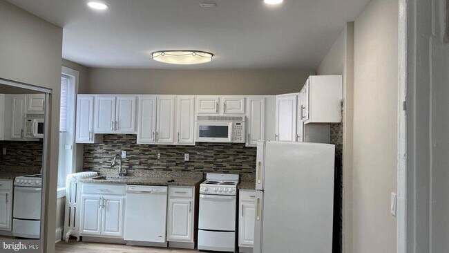 Foto del edificio - 2509 Cliffbourne Pl NW
