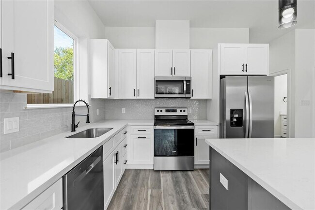 Foto del edificio - 8316 Corinth St