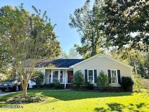 Building Photo - 1054 Pine Dr