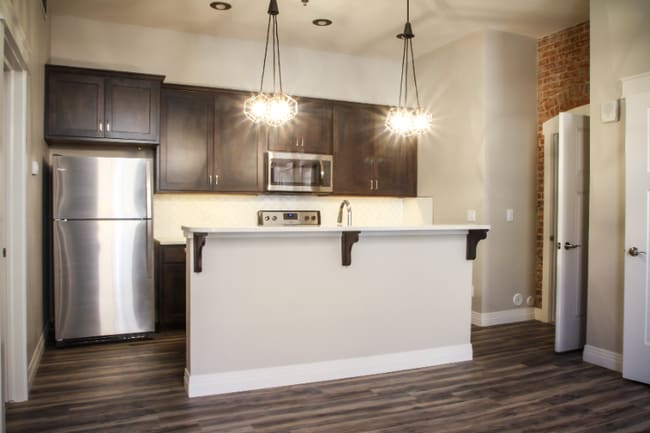 Building Photo - 218 E 7th St