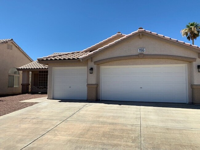 Foto del edificio - SINGLE STORY WITH A 3 CAR GARAGE IN HENDERSON!!!!
