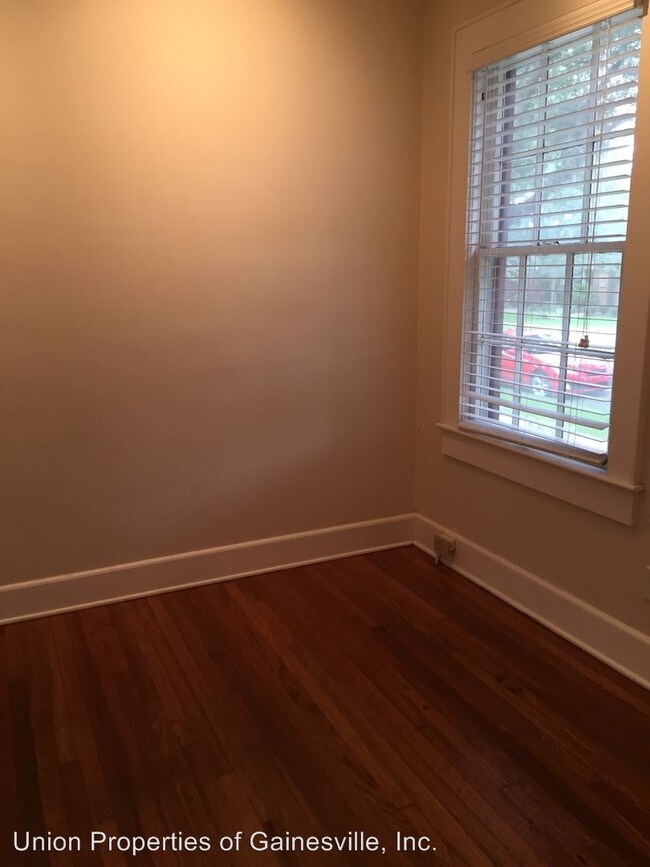 Building Photo - 1128 SW 6th Ave