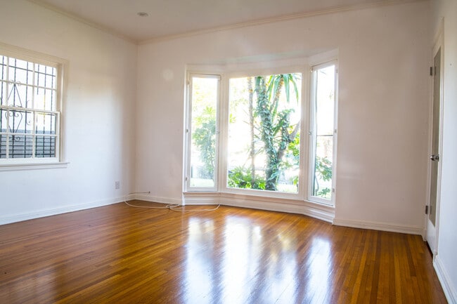 Building Photo - 1203 S La Jolla Ave