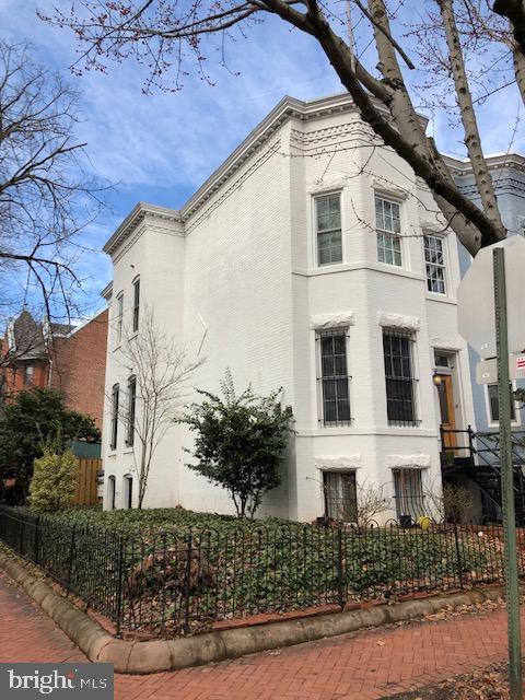 Primary Photo - 351 10th St SE