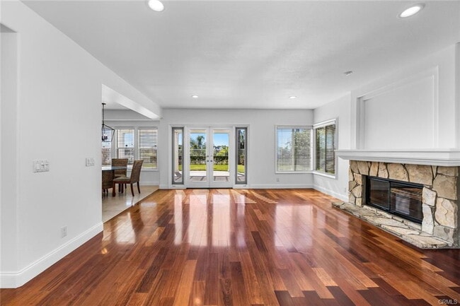 Building Photo - 25 Paradise Cove