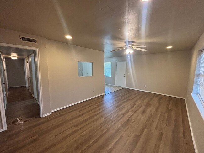 Foto del edificio - Three Bedroom Home in Tuttle! NEW PHOTOS C...