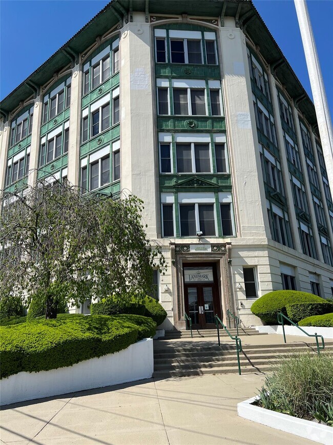 Building Photo - 1 Landmark Sq
