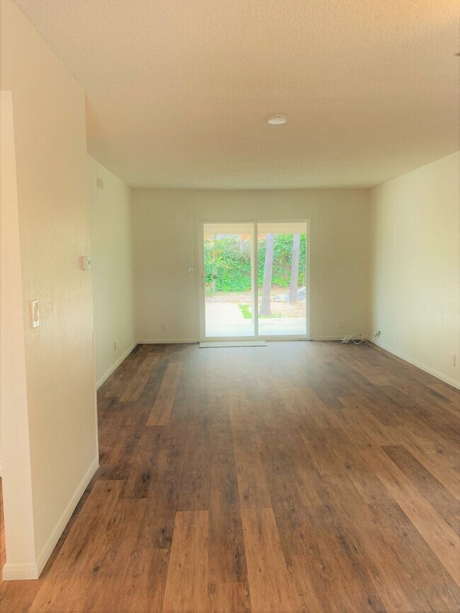 Foto del edificio - Available  Now…Fantastic 4 bed/2 bath home...