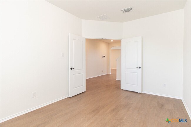 Foto del edificio - 661 Bailey Park Dr