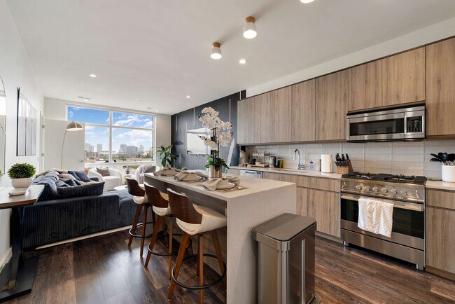 Building Photo - 1122 W Chicago Ave