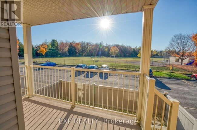 Building Photo - 16 Sweetbriar Cir