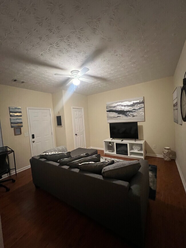 Foto del edificio - Room in Apartment on Hill Station Ct
