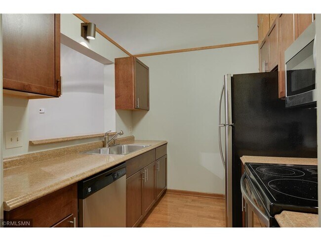 Building Photo - 400 N 1st St