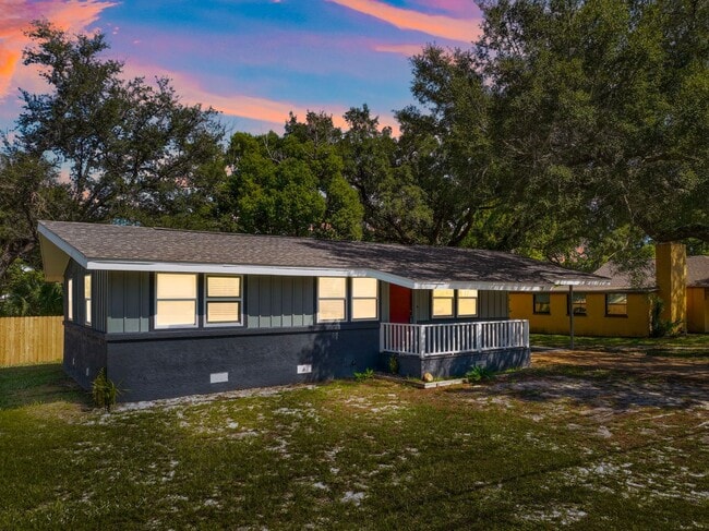 Building Photo - 526 Bay Ave