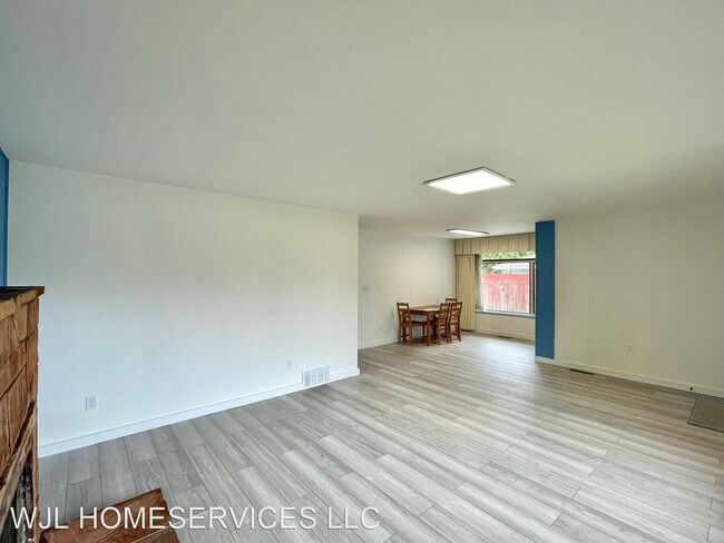 Foto del edificio - 3 br, 1 bath House - 8814 1st Ave NE