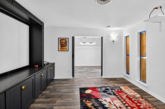 Foto del edificio - 5675 Sylmar Rd
