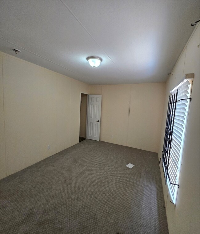 Building Photo - 8779 Pin Oak Dr