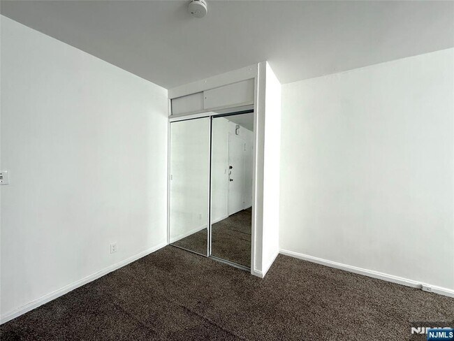 Foto del edificio - 3060 Edwin Ave