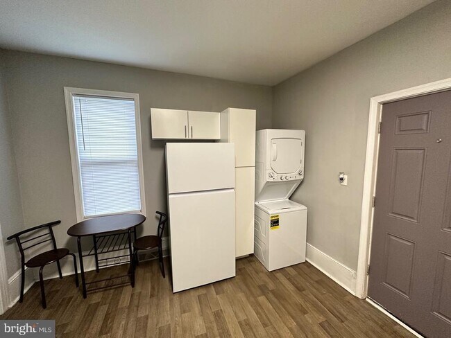 Building Photo - 242 Grant St