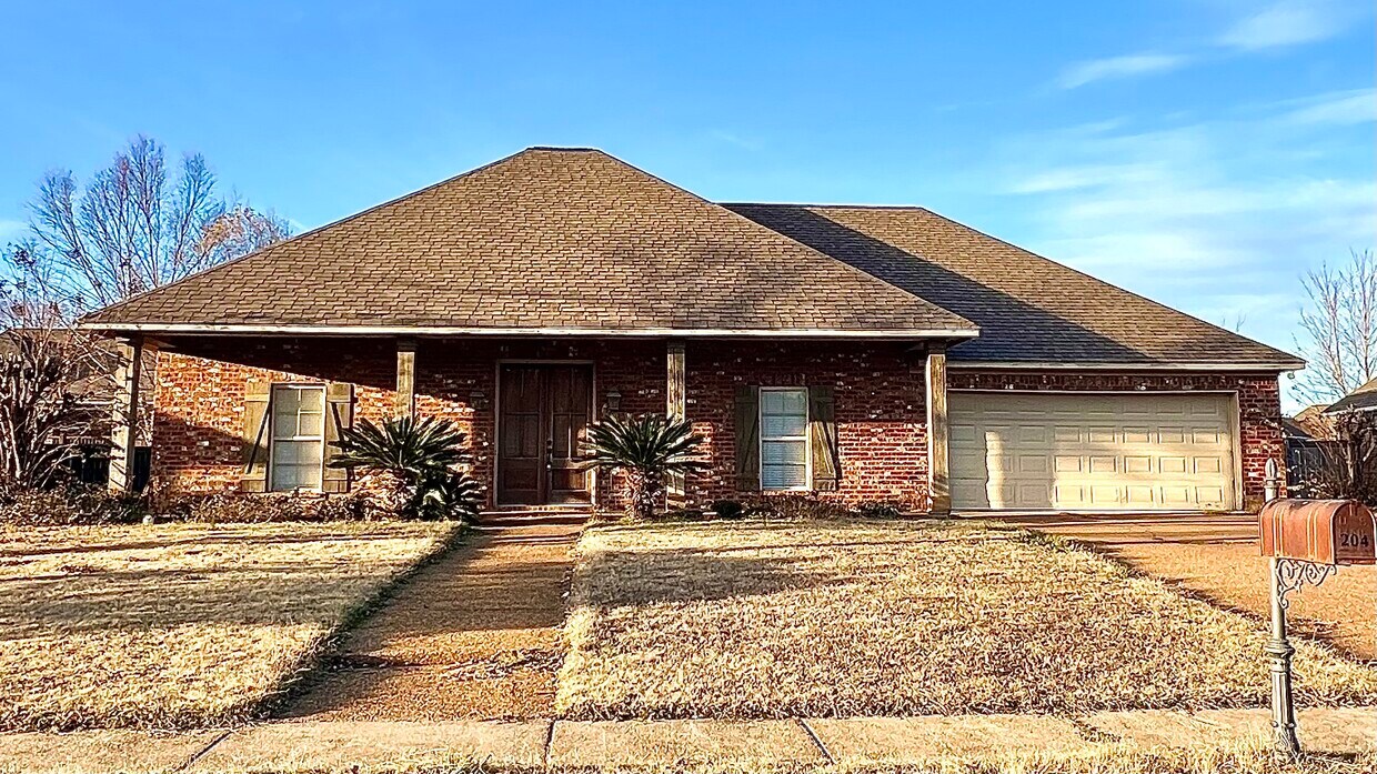 Primary Photo - 204 Calhoun Dr