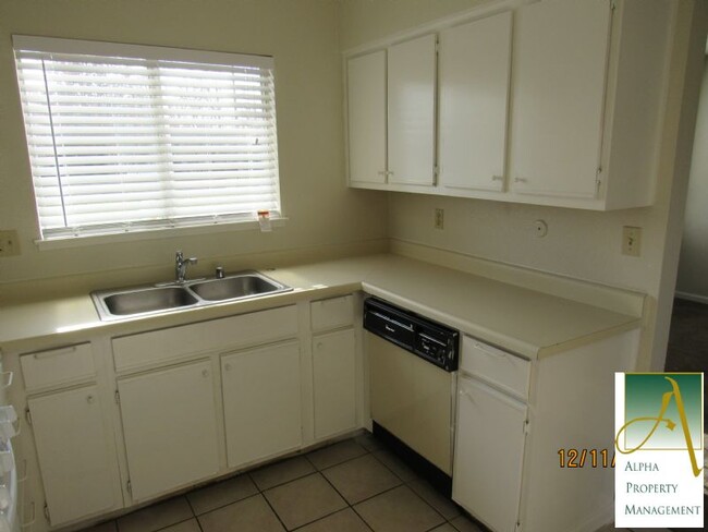 Foto del edificio - 5989 Mack Rd