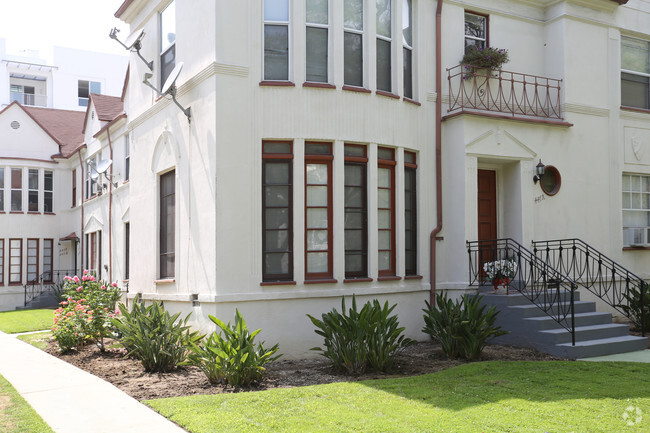 Foto del edificio - 447 N Oakhurst Dr