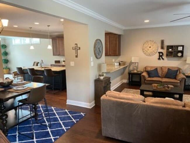 Building Photo - Knoxville 37932 - 3 bedroom 2.5 bath - cal...