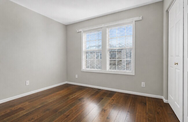 Foto del edificio - 356 Ogden Falls Blvd
