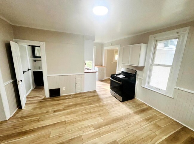 Foto del edificio - 821 N Bond St