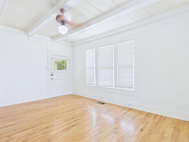 Foto del edificio - 810 W 32nd St