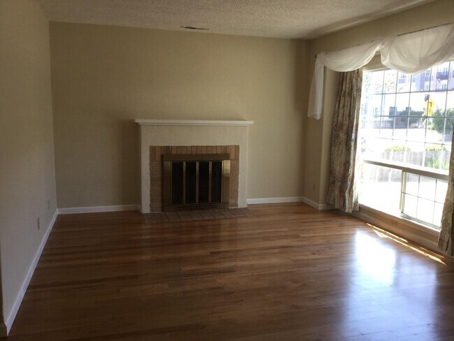 Foto del edificio - 342 S Redwood Ave