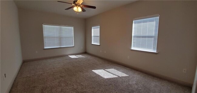 Building Photo - 2112 Summertree Dr