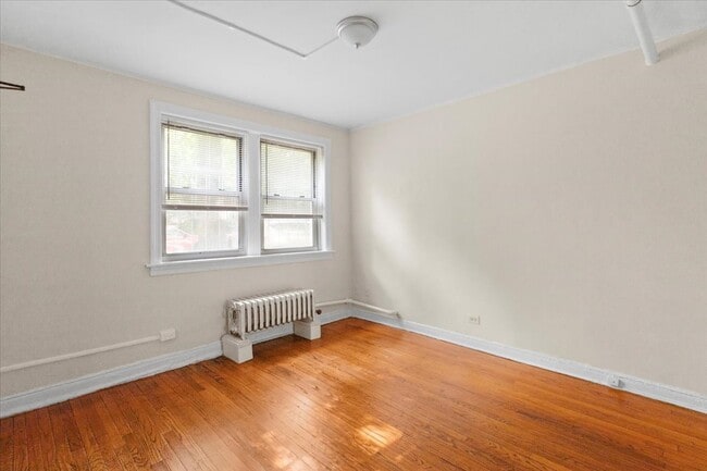 Building Photo - 1800 W Farwell Ave