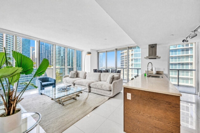 Building Photo - 485 Brickell Ave