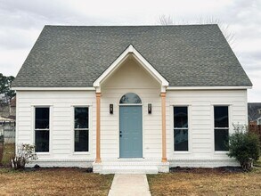 Building Photo - 1812 Kathy Ln Ct S W