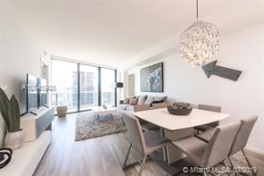Foto principal - 800 S Miami Ave