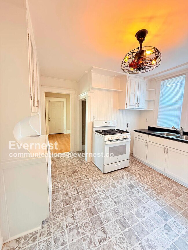Building Photo - 68 E James St