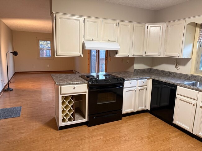 Building Photo - 18 Circle Dr