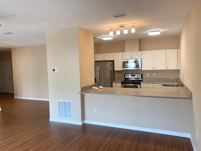 Building Photo - 129 De Haven St