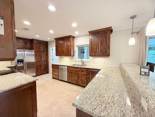 Building Photo - 1054 Edgewater Ln
